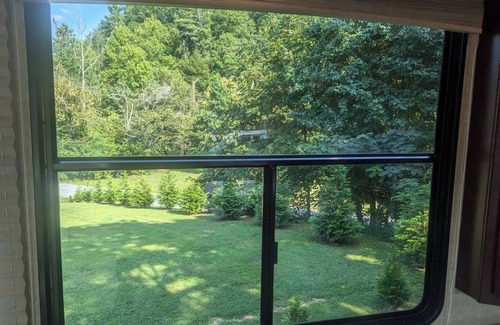 Gatlinburg - Pigeon Forge House | Great Location! Huge Luxury RV 2 full bedrooms plus loft right behind Dollywood.