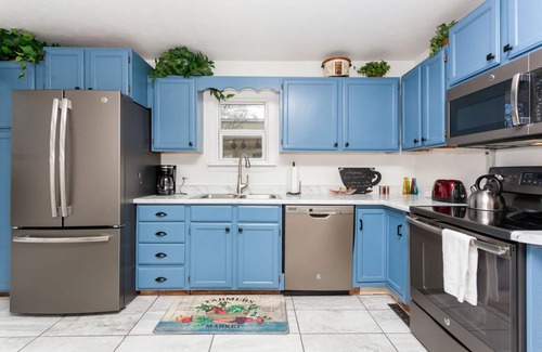 Arvada House | GREAT location in Old Town Arvada, 3bd/2ba, with pet friendly yard