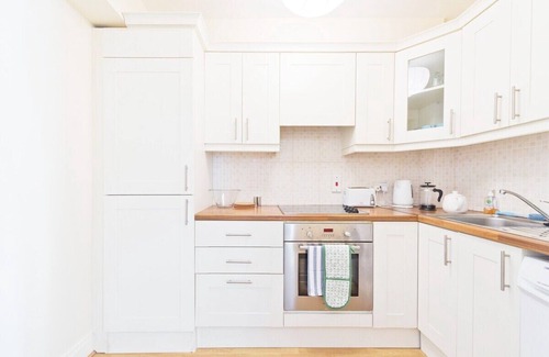 Grand Canal Dock Apartment | GREAT LOCATION NEAR TRINITY COLLEGE MERRION SQUARE