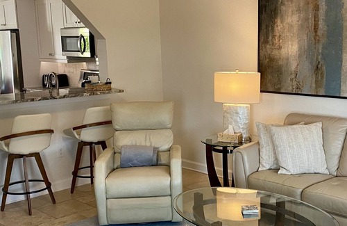 Siesta Key Condo | Great location! Renovated 2bd,2bth