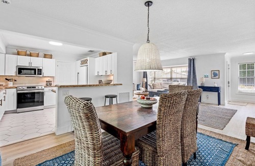 Deerfield Beach House | Great Location: super comfort & style Boca-Drfld - 1.5mi to beach!