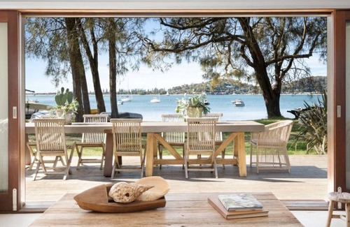 Currawong Beach House | Great Mackerel House - 10 Steps to the beach!