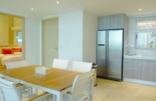 Wichit Villa | Great Modern Seafront Villa with Infinity Pool