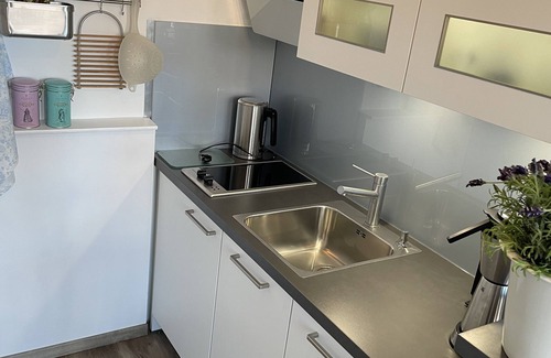 Greetsiel Apartment | Great one-room apartment right on Greetsiel harbor