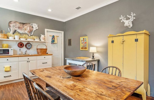 Jacksonville House | Great one room with mini kitchen, full bath, between Tyler and Jacksonville