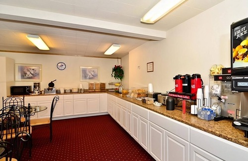 Ontario Hotel | Great Place to Stay! Indoor Pool, Pet-friendly, Free Parking and Breakfast