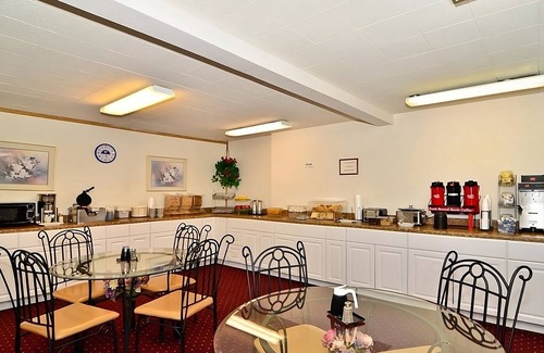Ontario Hotel | Great Place to Stay! Indoor Pool, Pet-friendly, Free Parking and Breakfast
