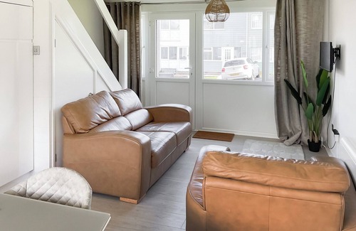 Pembroke Cottage | Great property close to Freshwater East Bay, perfect for a family break.