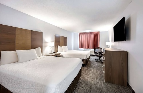 Grants Pass Hotel | Great Relaxing Overnight Stay! 3 Pet-friendly Units. Near Grants Pass Golf Club!