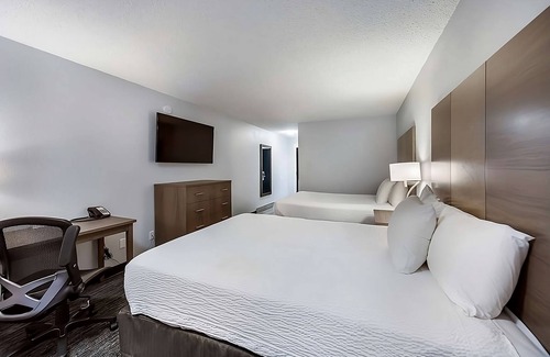 Grants Pass Hotel | Great Relaxing Overnight Stay! 3 Pet-friendly Units. Near Grants Pass Golf Club!