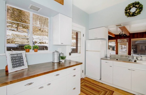 Fountain City House | Great River Road - Victorian Historic Home (1898)