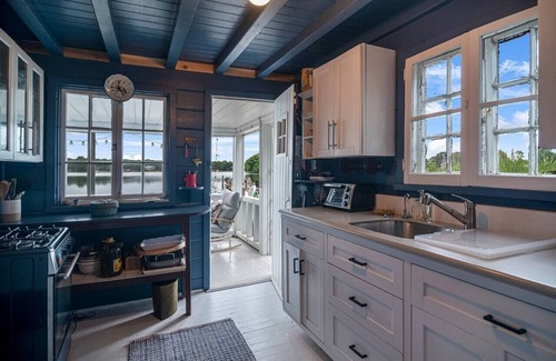 Sag Harbor Cottage | Great Sag Harbor Cottage on the Water Bay views