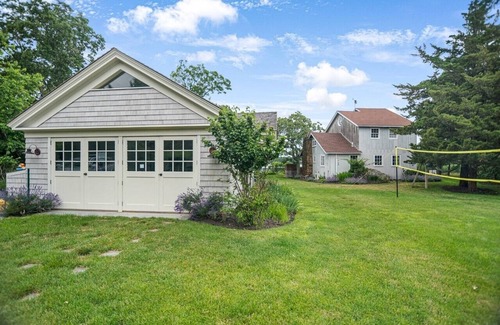 Sag Harbor Cottage | Great Sag Harbor Cottage on the Water Bay views