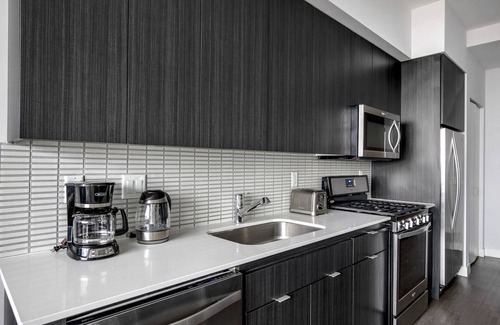 The Loop Apartment | Great South Loop 1BR w/Games & Pool, nr Park & Train, by Blueground