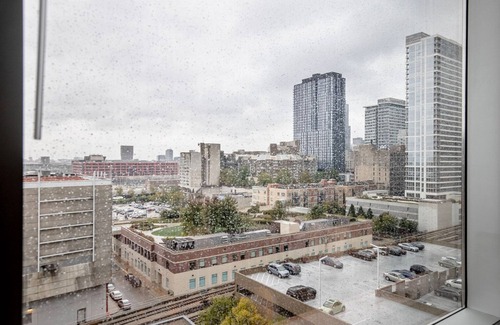 The Loop Apartment | Great South Loop 1BR w/Games & Pool, nr Park & Train, by Blueground