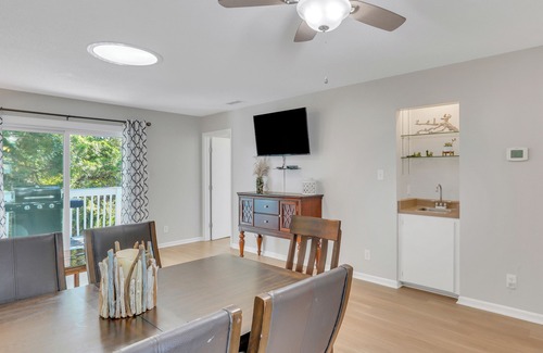 Tybee Island House | Great Tybee Stay with Heated Pool Access