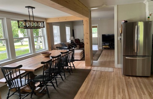Ludlow House | Great Winter weekend Getaway, Village home in cul-de-sac. 1 mile to Okemo