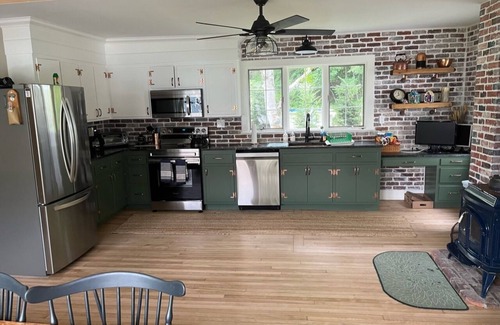 Ludlow House | Great Winter weekend Getaway, Village home in cul-de-sac. 1 mile to Okemo