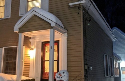 Ludlow House | Great Winter weekend Getaway, Village home in cul-de-sac. 1 mile to Okemo