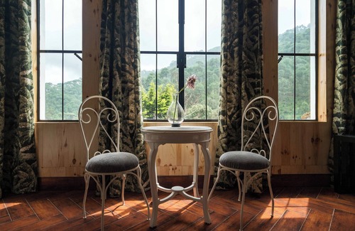 Bhimtal Villa | Greek House, Bhimtal by Ebony Stays | Luxury 6BHK with Valley Views & Garden