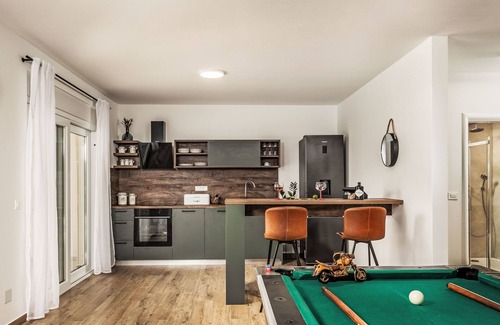 Maslenica House | Green & Blue by Interhome