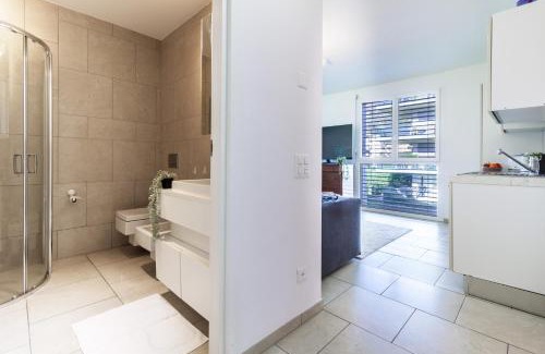 Caslano Apartment | Green Caslano Apartment