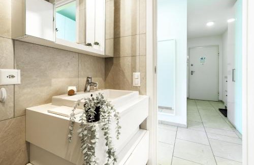 Caslano Apartment | Green Caslano Apartment