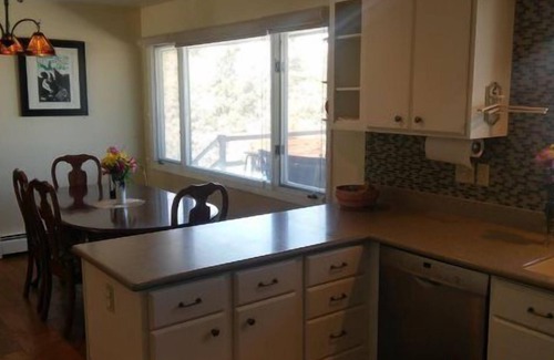 Wapiti House | Green Creek Retreat, panoramic mountain views, close to Yellowstone National Park, pet friendly!