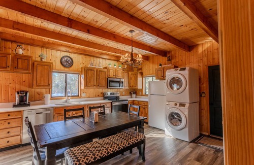 Duck Creek Village Cabin | Green Door Lodge- Duck Creek Village, Ut. -3bd/2ba - Pet Friendly!