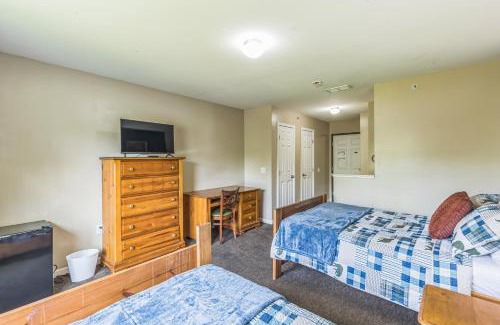 Waterford Township Hotel | Green Goose Lodge