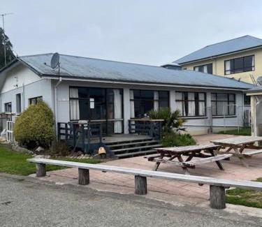 Temuka House | Green Hayes Estate Rentals - R 2 Magnolia House