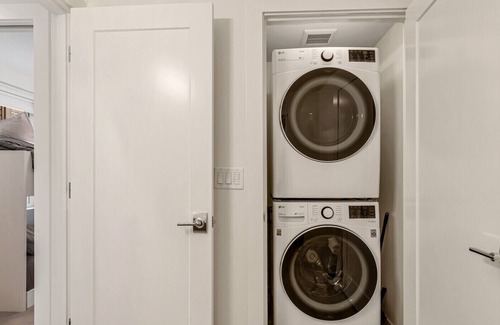 Green Lake House | Green Lake 4-Level 2BR Townhome w Rooftop Deck