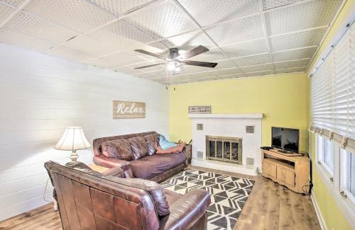 Markesan House | Green Lake Vacation Home with Screened Porch!