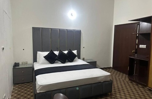 Johar Town Hotel | Green Land Hotel Lahore