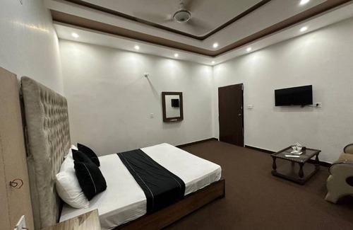 Johar Town Hotel | Green Land Hotel Lahore