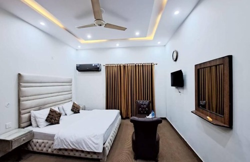 Johar Town Hotel | Green Land Hotel Lahore