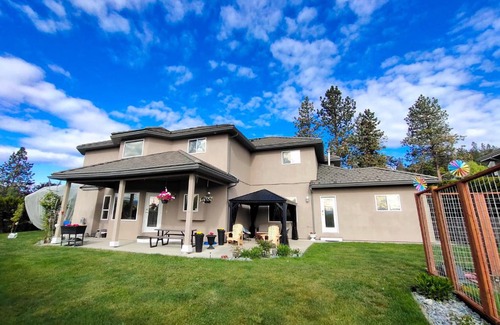 West Kelowna Estates House | Green Leaf B&B