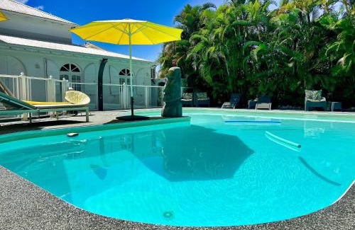 Lamentin Villa | GREEN LORD DOMAINE - Lodges Piscine & Spa - Bar & Lounge - Restaurant gastronomique