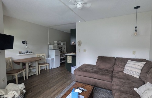 Warren Condo | Green Mountian Getaway - *WIFI *Pet Friendly