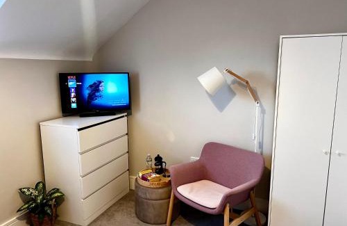 Reading House | Green Park 4 bed LUX with parking ,M4 Jct 11