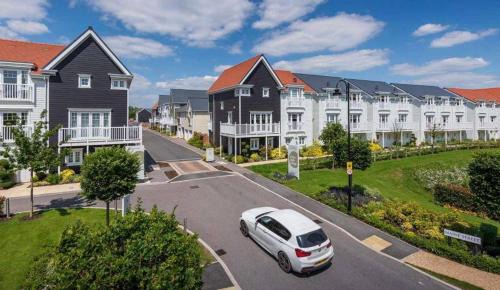 Reading House | Green Park 4 bed LUX with parking ,M4 Jct 11