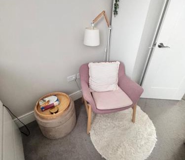 Reading House | Green Park 4 bed LUX with parking ,M4 Jct 11