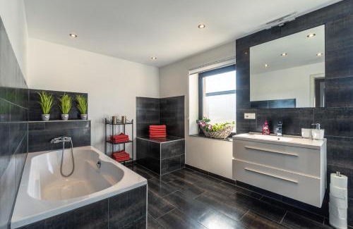 Weibern Apartment | Green Valley Lounge Apartment