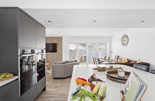 Bishopsteignton Ski Chalet | Greenacre - close to beaches with hydropool spa
