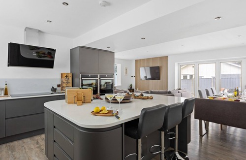 Bishopsteignton Ski Chalet | Greenacre - close to beaches with hydropool spa