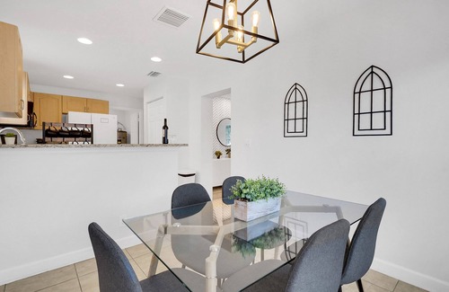 Lake Worth House | Greenacres Home close to DT, beaches & shopping 🐴🌴☀️🏇🏼🛍