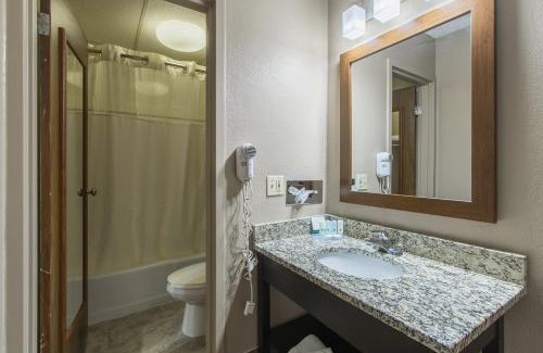 Wickliffe Hotel | GreenRidge Hotel