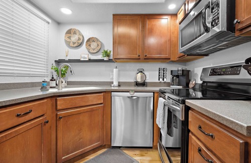 Tucson Apartment | Greens FULL 2BR/2B Getaway w/Pool, Grill & Spa!