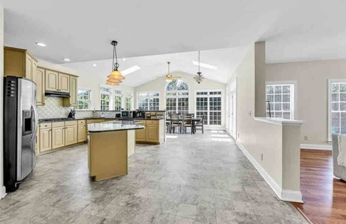 Forest Oaks House | Greensboro Gathering: K bed, Playroom, Gamerooms