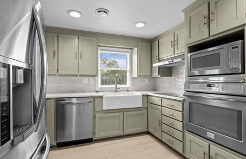 Mauldin House | Greenville Central Retreat With Pool - Sleeps 11